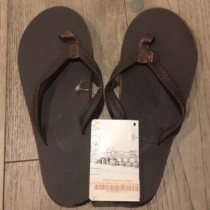 NWT Rainbow sandals in classic mocha size M